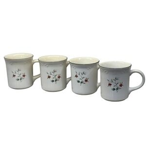 PFALTZGRAFF WINTERBERRY SET OF 4 STONEWARE  12 Oz Mugs Cups Christmas Winter EUC